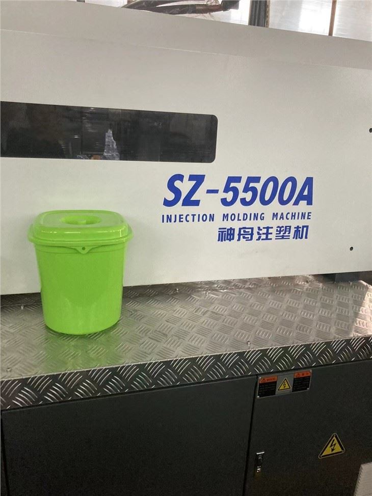 Plastic Bucket Trash Can Injection Molding Machine