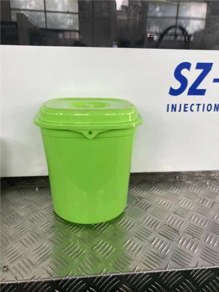Plastic Bucket Trash Can Injection Molding Machine