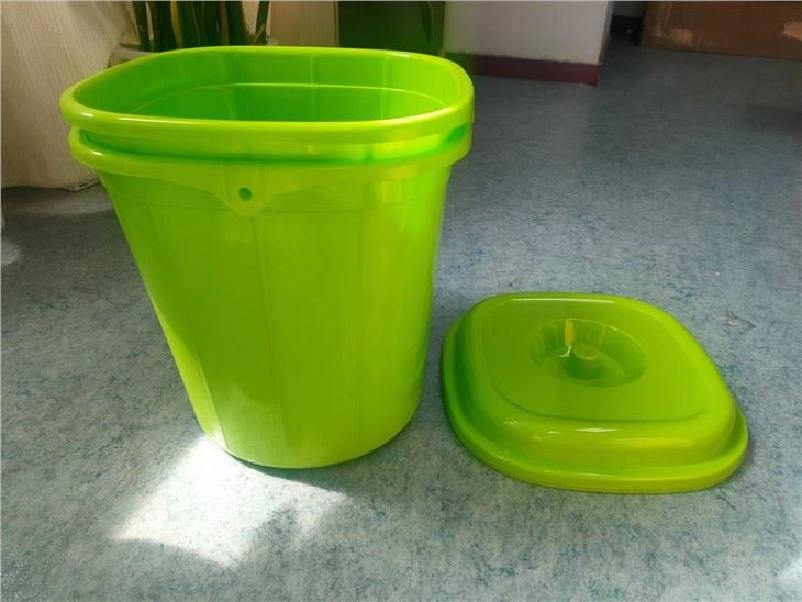 Plastic Bucket Trash Can Injection Molding Machine