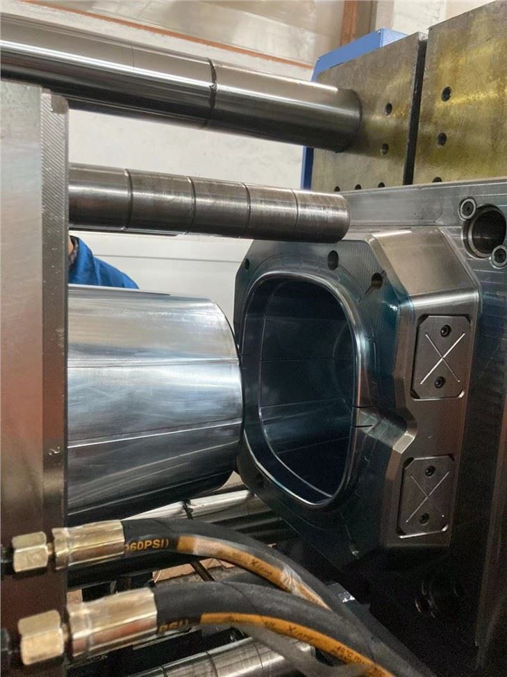 Plastic Bucket Trash Can Injection Molding Machine
