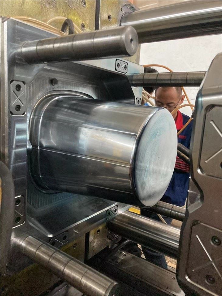 Plastic Bucket Trash Can Injection Molding Machine